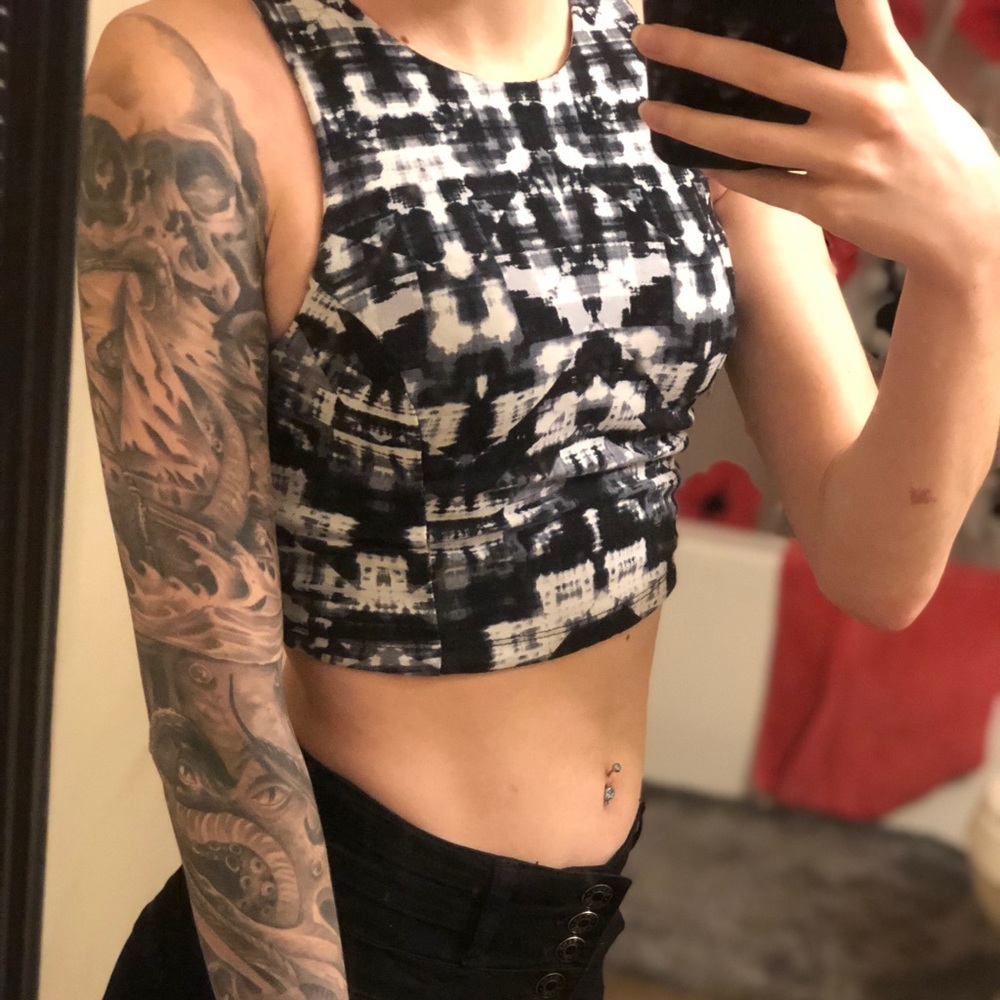 Black and white crop top